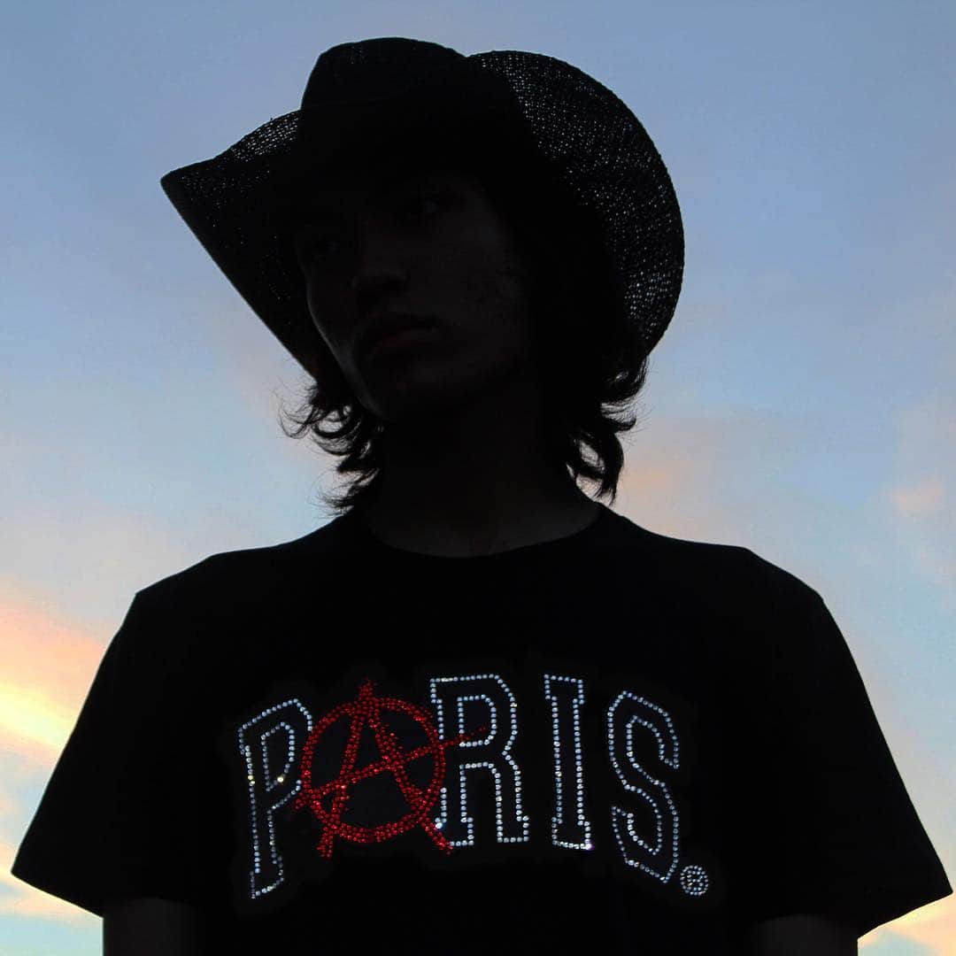 ブライアン・リッテンバーグさんのインスタグラム写真 - (ブライアン・リッテンバーグInstagram)「URBAN COWBOY 🤠 . . . . . . . . . #paris #crystal #anarchy #brianlichtenberg #prayforparis #parisfrance」3月17日 11時17分 - brianlichtenberg
