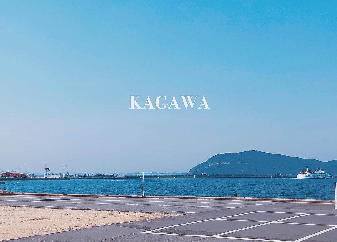 相知明日香さんのインスタグラム写真 - (相知明日香Instagram)「..🌹.. 香川へ行ってきました！✨ あっという間にツアーも終盤。 香川公演もスペシャル満載でした❣️ 最高な皆様と最高の時を過ごせて 本当に充実の日々です。🌹 初めて香川に行ったので うどん😋 会場の近くに高松城があって 海もあって 素敵なところでした✈️✨ #からだに優しかった朝のうどん #MusicismyLife #KAGAWA#JAPAN#Travel#Traveler#Violinist#Artist#music#love#happy#musicianslife#instagood#beautiful#niceview#violin#stage#concert#delicious#相知明日香#旅するヴァイオリニスト#旅#日本#ヴァイオリン#香川#高松#うどん#うどん県」3月17日 11時26分 - asukalohappy