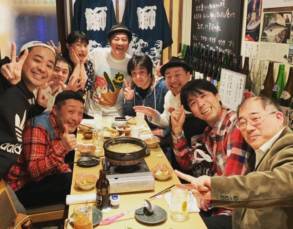 藤井ペイジさんのインスタグラム写真 - (藤井ペイジInstagram)「昨夜はご近所仲間に誕生日祝いをしてもらいました。ありがたい！嬉しい！ でも４７才になったと言ったら、みんな軽く引いてました。同い年もいるのに！ #スマイリーキクチ #与座よしあき #インジョンゆうぞう #オジオズ高松 #TAIGA #大村小町 #大狸ぽんぽこ」3月17日 11時32分 - fujii_page