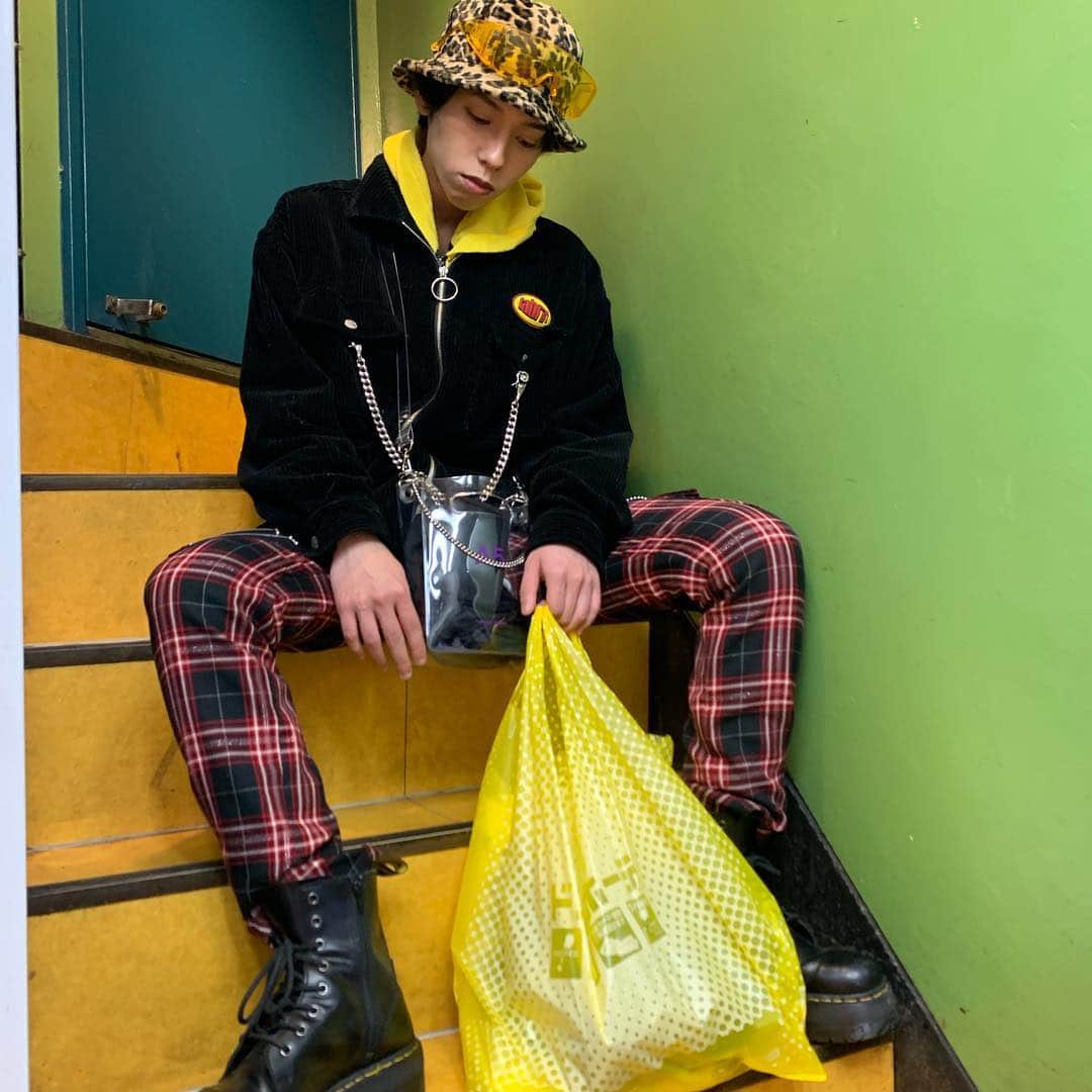 定岡ゆう歩さんのインスタグラム写真 - (定岡ゆう歩Instagram)「最近は黄色がすきって言う報告でした。以上解散💛」3月17日 11時52分 - ufo.sadaoka