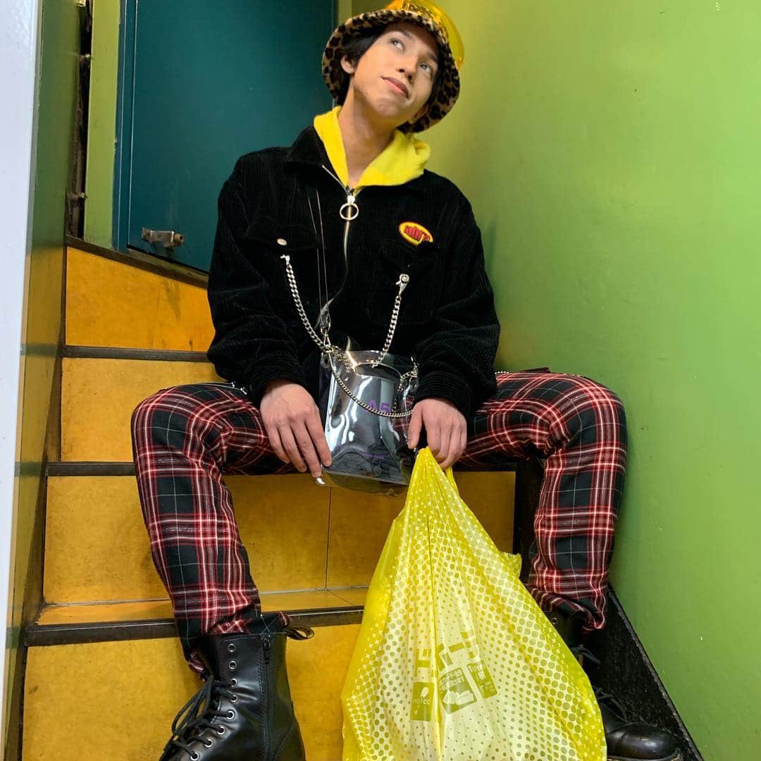 定岡ゆう歩さんのインスタグラム写真 - (定岡ゆう歩Instagram)「最近は黄色がすきって言う報告でした。以上解散💛」3月17日 11時52分 - ufo.sadaoka