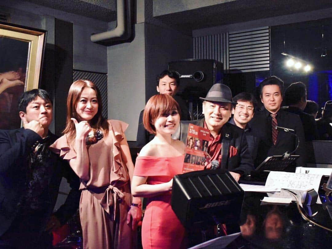 Karinさんのインスタグラム写真 - (KarinInstagram)「銀座BARBRA SPECIAL POPS LIVE🎵 ペドロ&カプリシャス5代目ボーカルの桜井美香さんとご一緒させていただきました✨スタイル良く美人で優しい方でした❤️ ・ 次回の出演は4/19(金)です☺️ ・ #ペドロアンドカプリシャス #桜井美香 #銀座 #BARBRA #バーブラ #JAZZ #BAR #シンガー #シンガーソングライター #音楽 #音楽好きな人と繋がりたい  #ライブ #写真 #live #photo #music #ilovemusic #livemusicphotography #musicgram #karin #singer #singersongwriter」3月17日 11時40分 - karins_flavor