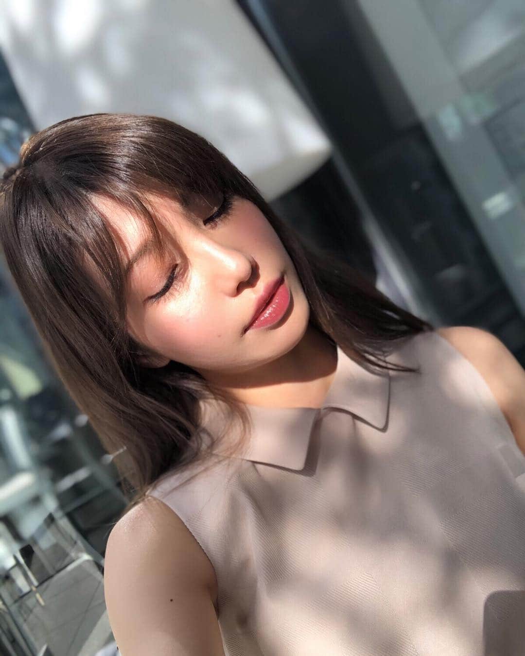 植田せりなさんのインスタグラム写真 - (植田せりなInstagram)「. 新しくOpenした ゆずはちゃんのsalon💆🏼‍♀️✨ manalino( @yuzuha_manalino ) へ行ってきました🥺💕 . . MENU ❁︎ハンドテラピー ❁︎腸テラピー ❁︎整顔矯正 ❁︎クレイパック ❁︎イオン導入 を施術してもらったよ🌼 . . 小顔矯正は相変わらず素晴らしく 小顔になりました🥺✨ . クレイパックは、マドンナプロデュースのブランド🧖‍♀️ 磁石でできたヘッドでクレイマスクを引き寄せてるんだとか✨ お肌のキメが細かくなって、 ハリと透明感がUPしたよ🥺✨ . 腸テラピーをしてもらうと 腸内環境が整って美肌効果も🙆‍♀️ . 更にパワーアップしていた ゆずはちゃん🥺🌼 次回も楽しみです💕 いつもありがとう💓 . そしてお誕生日おめでとう🎂🎈🎉 素敵な一年になりますように🥰 . . #小顔矯正  #フェイシャルエステ  #マドンナ  #リフトアップ #アンチエイジング  #美意識向上  #美意識  #美肌 #美肌ケア  #小顔になる方法  #痩せる方法  #美しく痩せる  #Smallfacecorrection #myfavoriteplace  #beautysalon#beautylifestyle#japan#beautylife#tokyo#lovebeauty#me#selfie#고가오교정#에스테사론#미용#모델」3月17日 11時35分 - serina_ueda