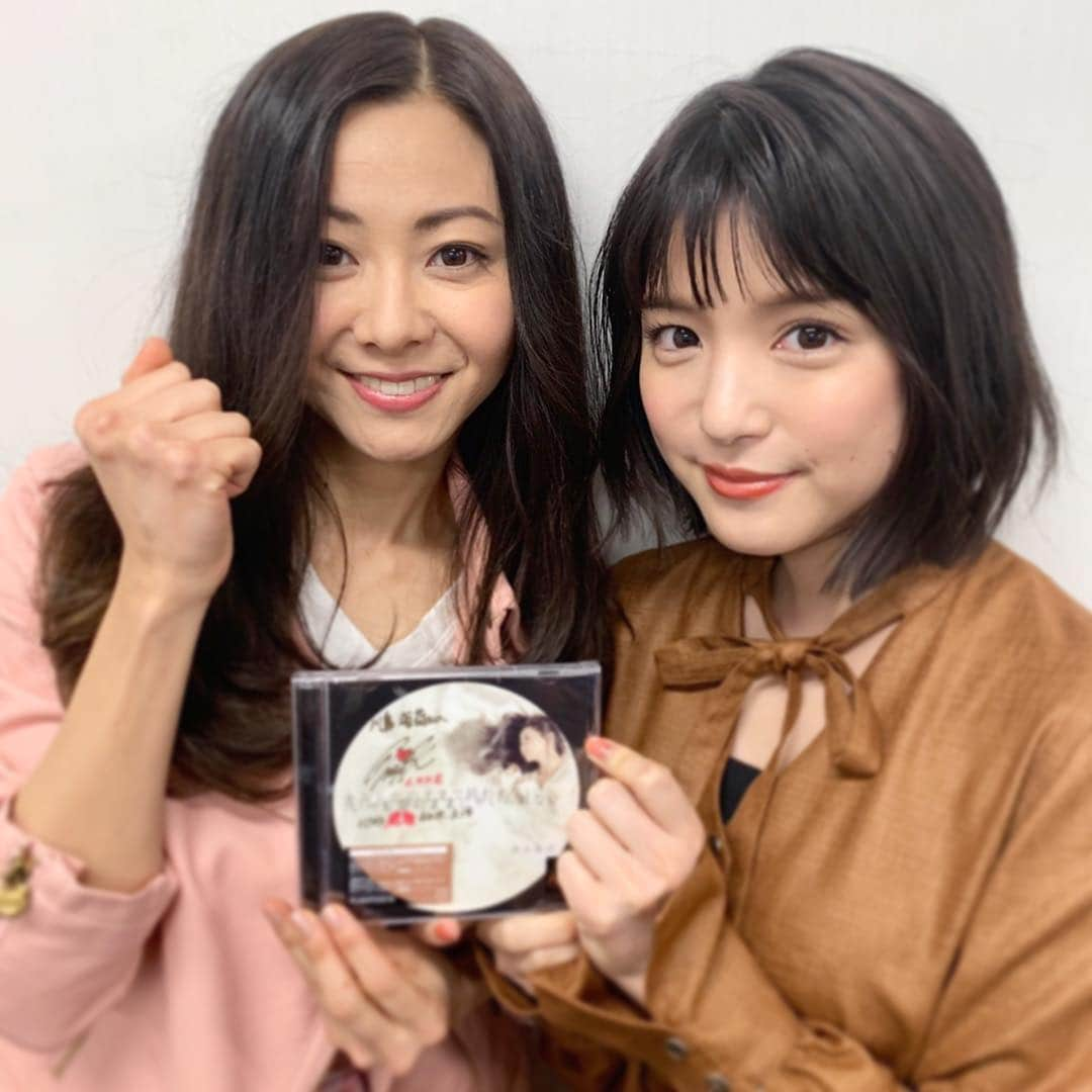 川島海荷さんのインスタグラム写真 - (川島海荷Instagram)「倉木麻衣さん、デビュー20周年おめでとうございます🎉㊗️ #fhitmusic」3月17日 11時36分 - umika_kawashima