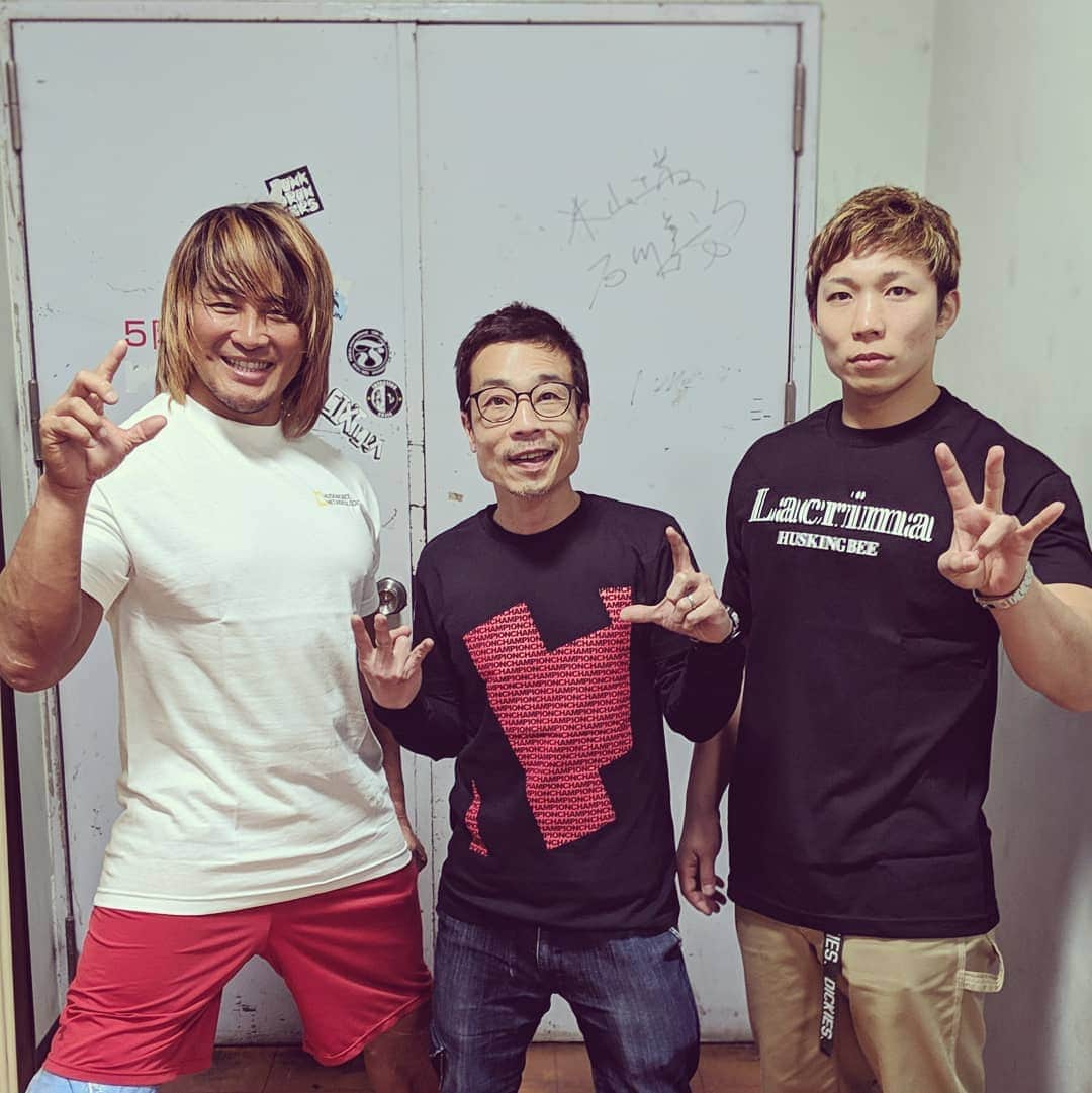 のインスタグラム：「新日本プロレス観戦へ タナ、YOH選手にも試合後に挨拶させていただきました  愛してま〜す...♪*ﾟ！！」