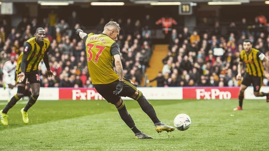 ロベルト・ペレイラさんのインスタグラム写真 - (ロベルト・ペレイラInstagram)「Well done boys, to enjoy this moment 💪🏽😁 FA Cup 🙌🏽 #vamos ura #semifinalenwembley🔥 #next #soon」3月17日 2時55分 - maxipereyra37