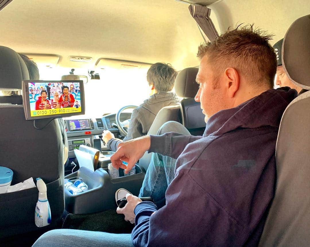 Zebraheadさんのインスタグラム写真 - (ZebraheadInstagram)「@mattyzebrahead loves watching Japanese infomercials while cruising around town! #Zebrahead #braininvaders」3月17日 2時50分 - zebraheadofficial