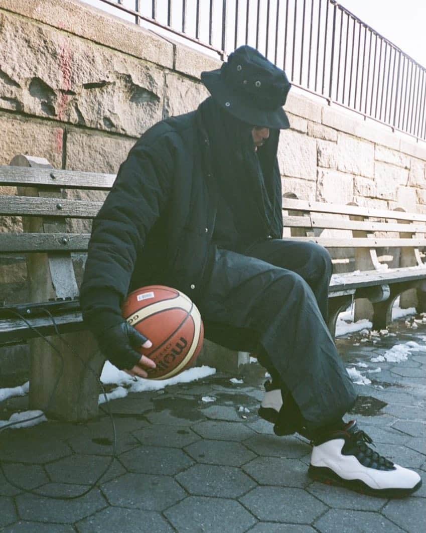 のインスタグラム：「@jeffersonwells in the massive scarf, fingerless men’s gloves and ludlow puffer 🔳🔲🌪⚡️」