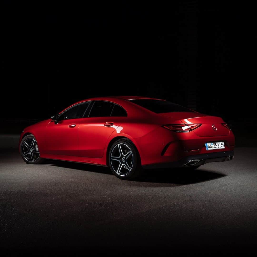 メルセデス・ベンツさんのインスタグラム写真 - (メルセデス・ベンツInstagram)「Red is the color of love, right? ❤️ 📸: @denniemaxpfau with @vandraack for #MBsocialcar [Mercedes-Benz CLS 400 d 4MATIC Coupé | Kraftstoffverbrauch kombiniert: 5,9 l/100 km | CO2- Emissionen kombiniert: 156 g/km | mb4.me/RechtlicherHinweis]  #Mercedes #MBCar #Car #Cars #Cartastic #carsofinstagram #InstaCar #MercedesCLS #CLS #MercedesBenz #CLS400d」3月17日 3時00分 - mercedesbenz