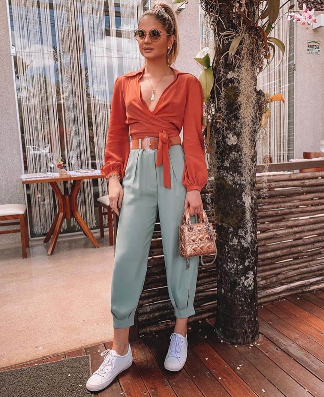Schutzのインスタグラム：「Cool style with @thassianaves usando nosso tênis SC&C  #schutzfall」