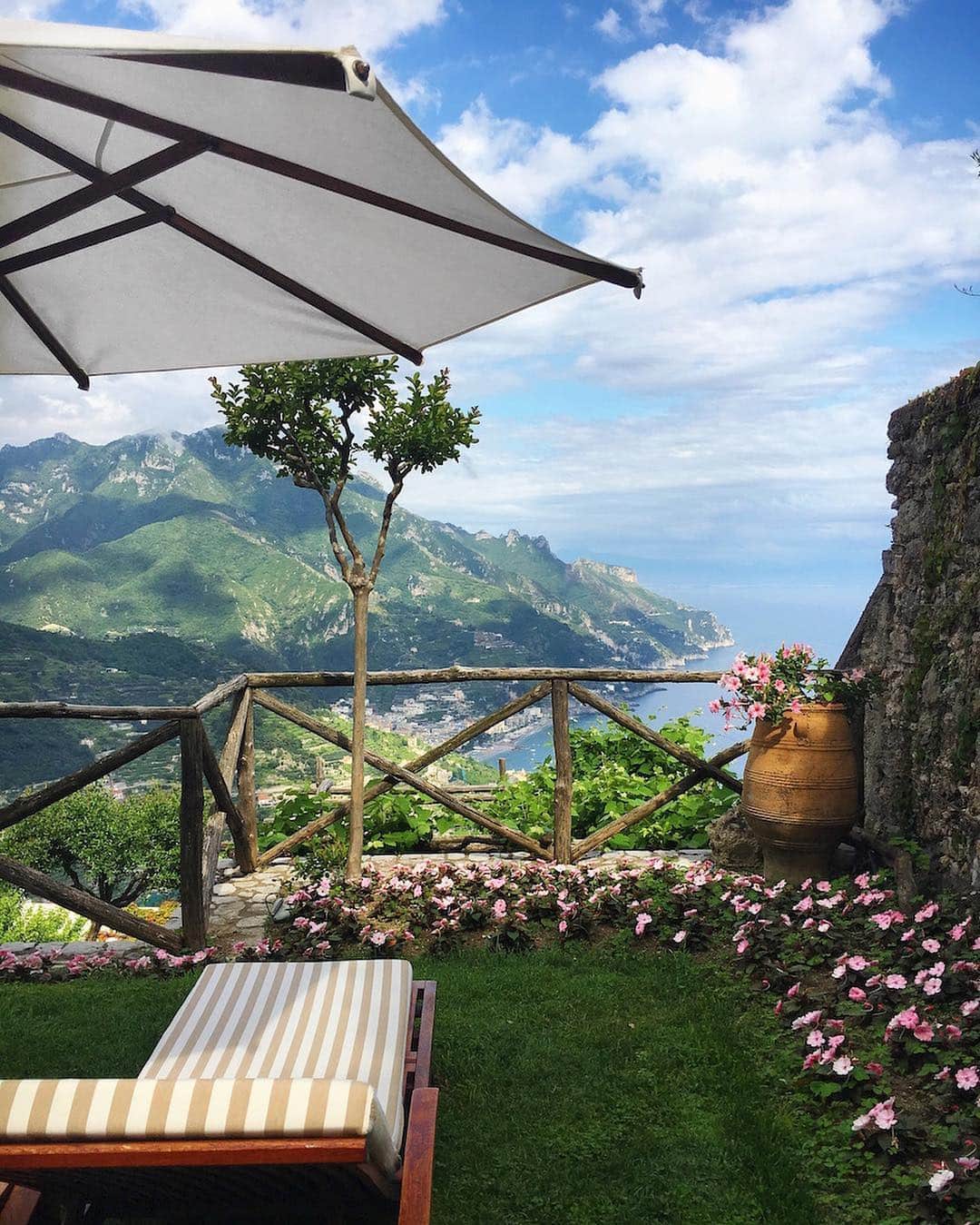 Gaby Dalkinさんのインスタグラム写真 - (Gaby DalkinInstagram)「Feeling like it’s time to plan another adventure. QUESTION: if you could go one place in the entire world (top of your bucket list), where would you go? It’s a toss up for me - either eating my way through Israel or going to see the mountain gorillas in Rwanda!」3月17日 3時12分 - whatsgabycookin