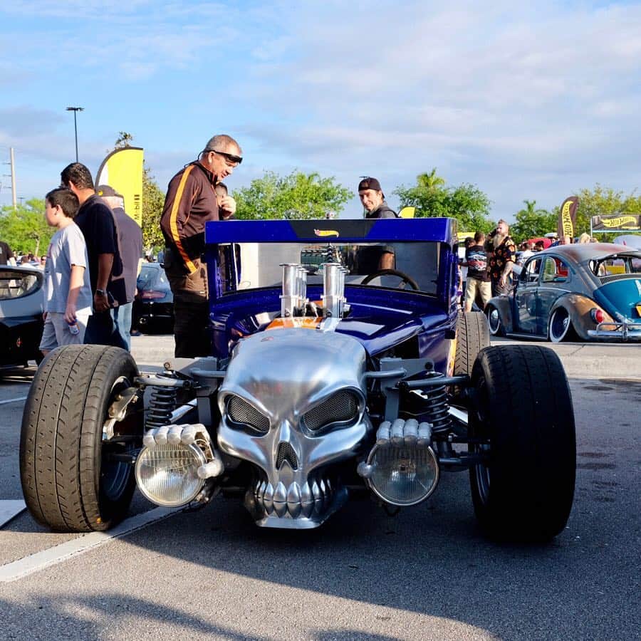 Hot Wheelsさんのインスタグラム写真 - (Hot WheelsInstagram)「Y’all really took it to a new level for the launch of the 2019 #HotWheelsLegends Tour! Meet the winner of the Miami stop, Jose Lugo and his ridiculously epic custom Willys Jeep! Based off the old military-style Willys Jeeps, everything on it is hand-painted, hammered and designed with wartime memorabilia. You’ll see him and his awesome ride back in action at SEMA 2019. Thank you so much for coming, tune back in a couple of weeks for our next stop: 3/30 Houston, TX! . . . #miami #hotwheelspics #hotwheels #diecast #cars #carshow #florida #hotwheelscollectors」3月17日 3時13分 - hotwheelsofficial