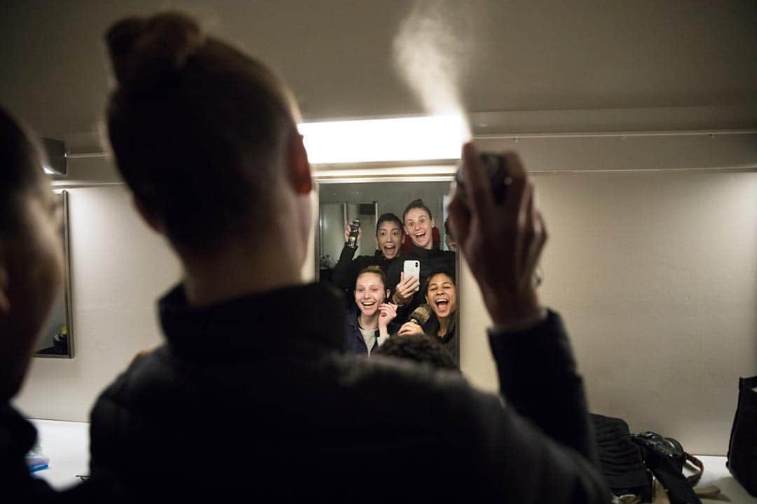 ローレン·ランドルフさんのインスタグラム写真 - (ローレン·ランドルフInstagram)「Backstage moments with @jacobjonasthecompany #jjtcontour」3月17日 3時09分 - laurenlemon