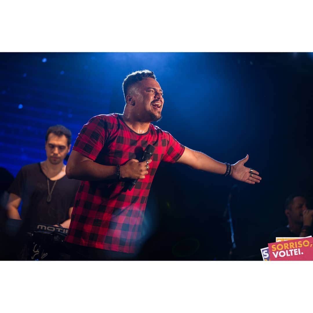 のインスタグラム：「Sempre bom estar em Limeira! Obrigado pelo carinho de sempre ❤ @bcbrunocardoso @eusergiojr @crisjog @vinisorriso @frd.silva 📷 @ovitorbranco #SorrisoVoltei」