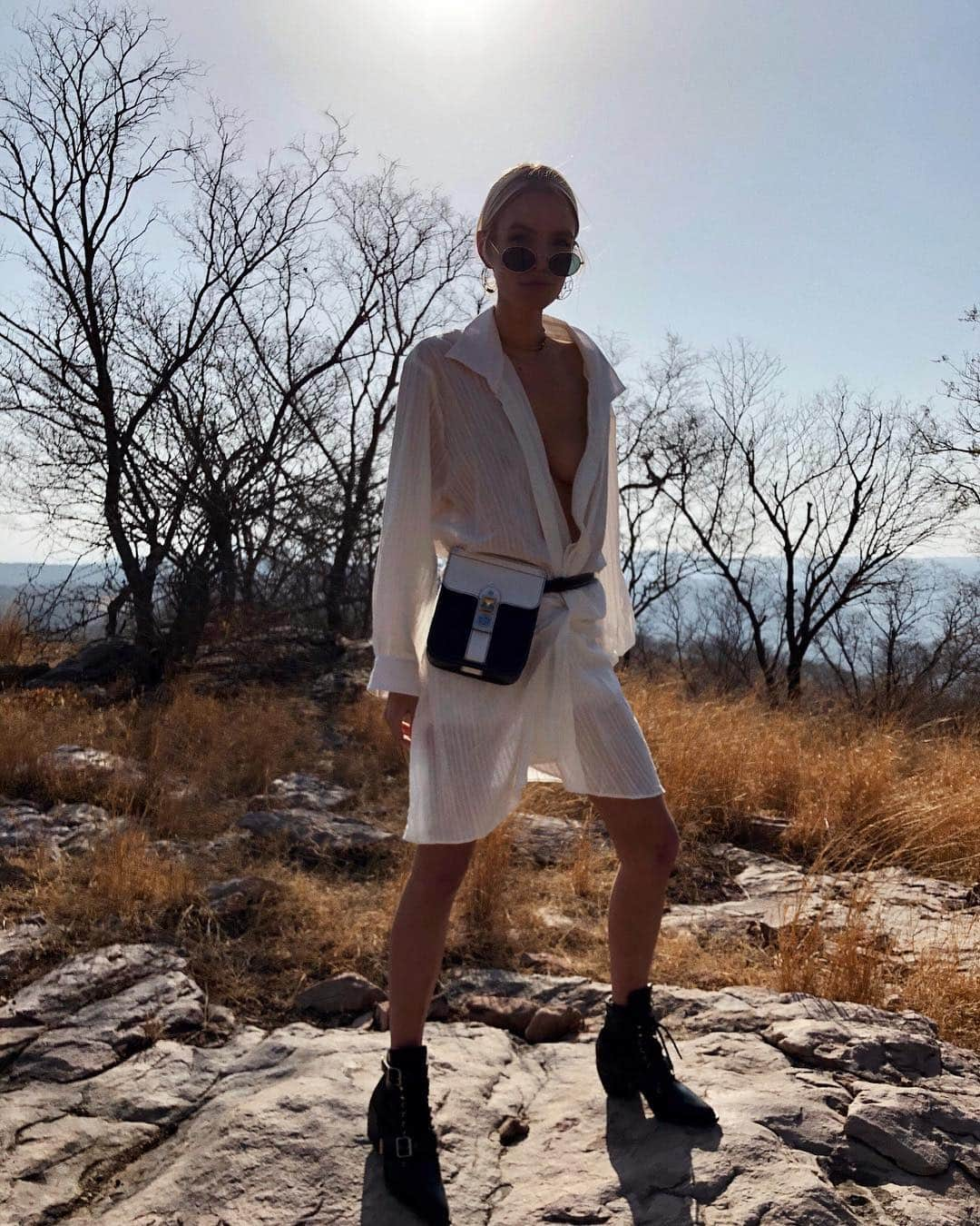 レオニー・ハンネさんのインスタグラム写真 - (レオニー・ハンネInstagram)「Wild & free in @jacquemus & @proenzaschouler. 🐯 Anzeige/Ad #Jacquemus #ProenzaSchouler」3月17日 3時11分 - leoniehanne