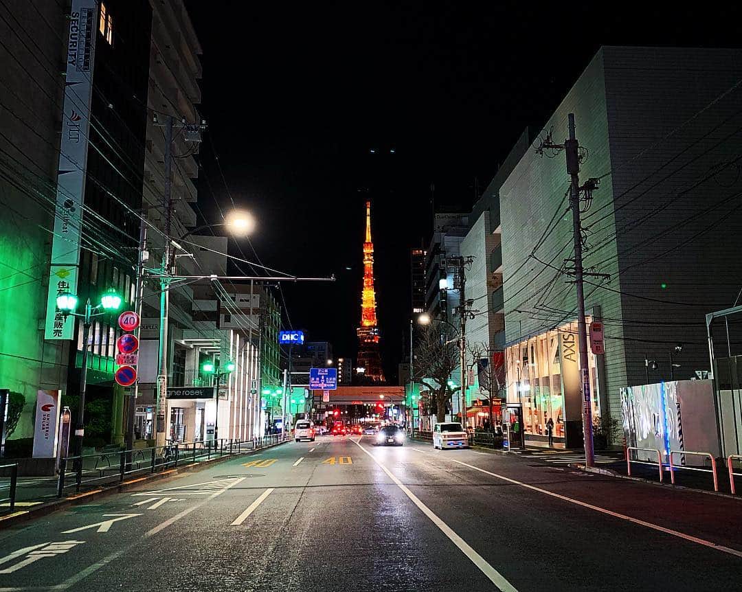 YOICHIのインスタグラム：「#3 #2 #1 #発射 #もくもく #ゴゴゴーゴゴーゴゴー #爆炎 #地球 #地響き #月 #宇宙 #浪漫 #夢 #ホリエモン #六本木 #東京 #tokyo #tokyotower #roppongi #不夜城 #でもない」