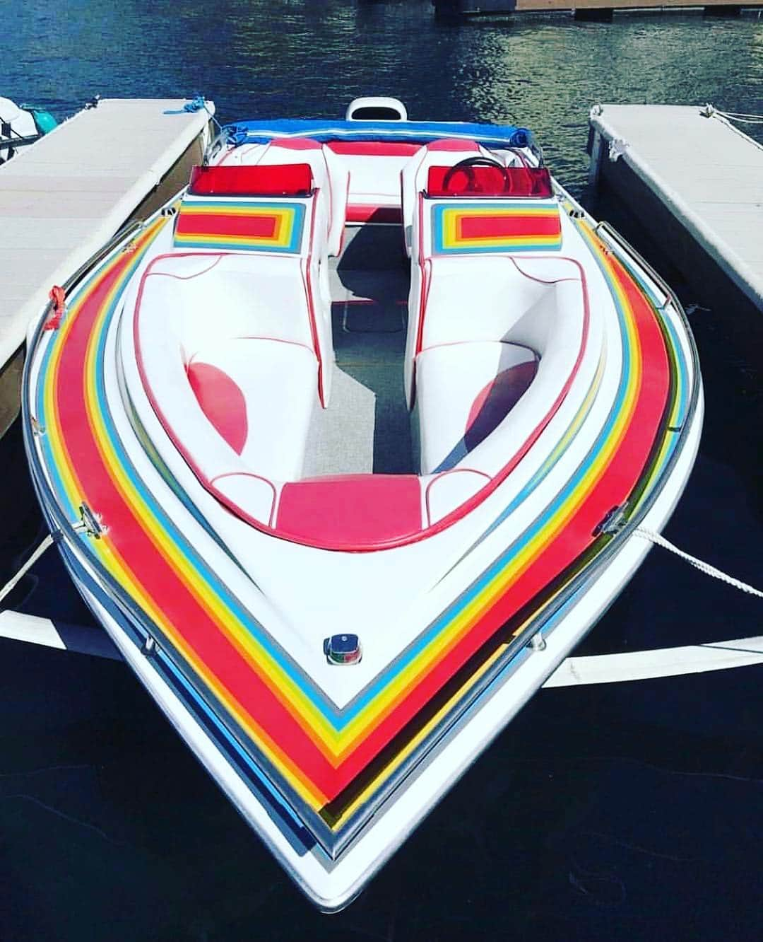 サーフバザーさんのインスタグラム写真 - (サーフバザーInstagram)「Rainbow my ride #iseerainbows 🌈 #summer #myride #color  #surfbazaar #bazaarworld #montauk」3月17日 3時17分 - surfbazaar