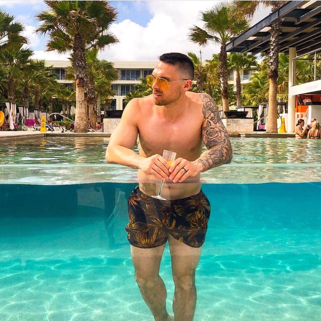 のインスタグラム：「Summer vibe! @JosiahFitness🔥 has fat loss programs to help you transform your body and get in great shape by summer time. Go to the link in his bio @josiahfitness and use code ‘summer’ for 25% off 💥- be sure to follow @Josiahfitness💥」