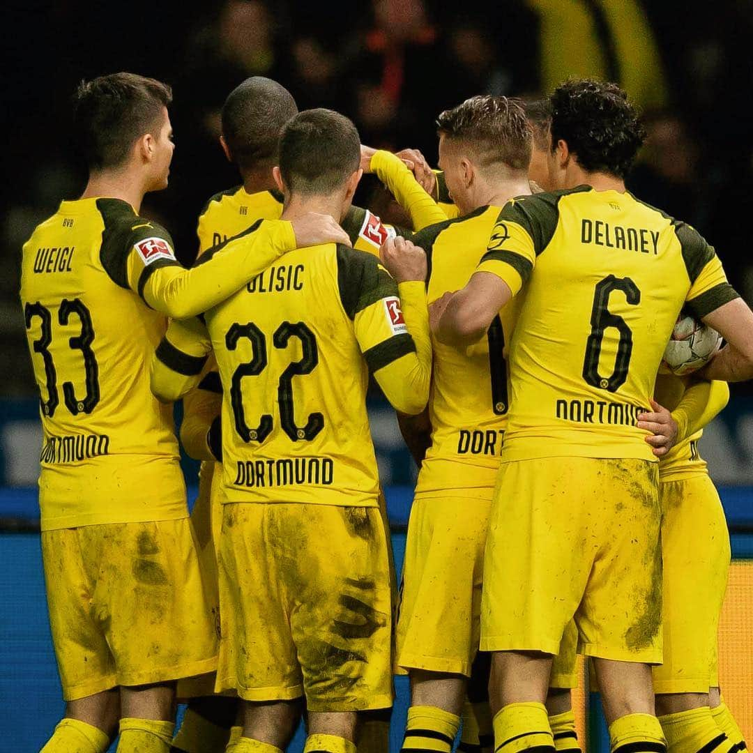 ボルシア・ドルトムントさんのインスタグラム写真 - (ボルシア・ドルトムントInstagram)「💪 2-2! WE ARE BACK AGAIN! Come on, BVB! #borussiadortmund #dortmund #bvb #bscbvb #matchday #auswärtsspiel #awaygame #bundesliga #⚽️ #💛」3月17日 3時49分 - bvb09