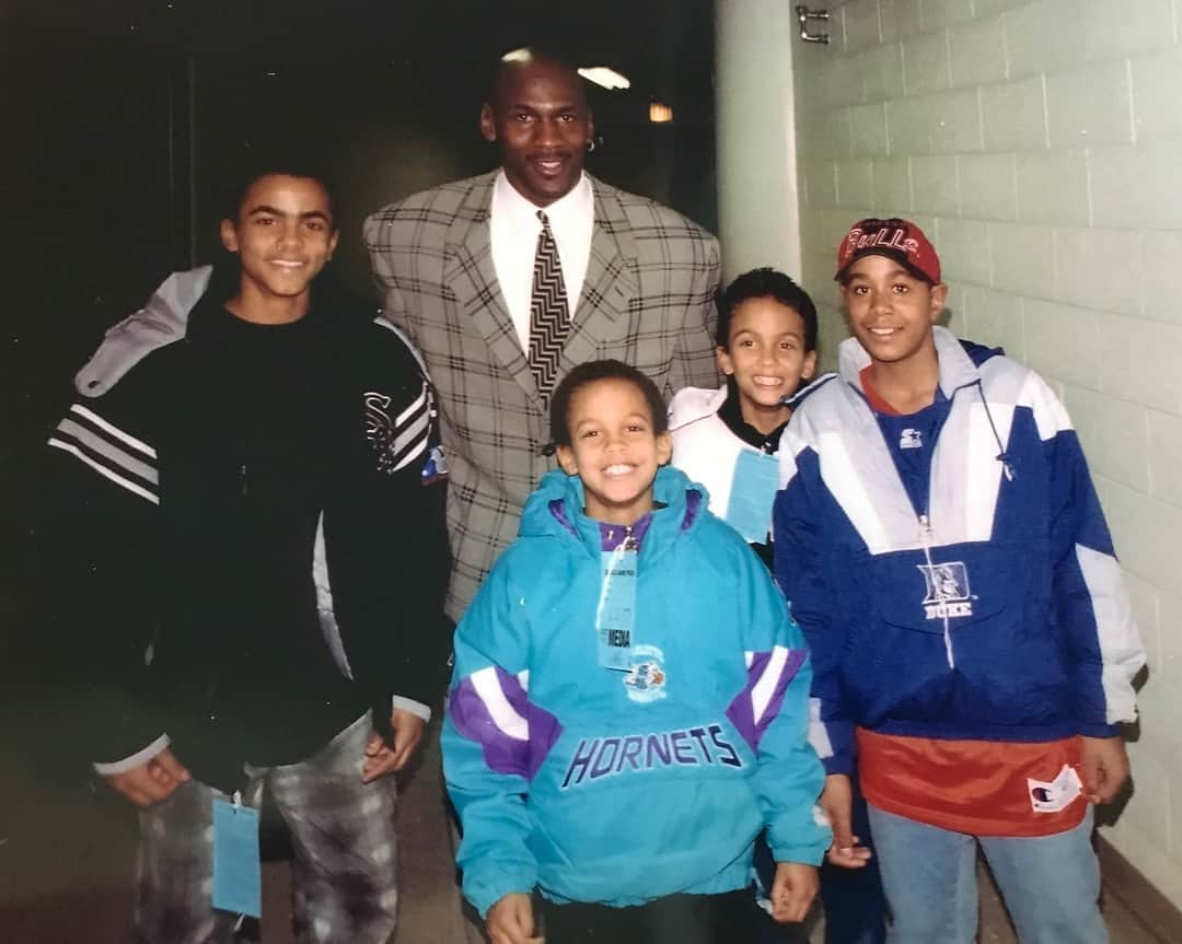 トニー・パーカーさんのインスタグラム写真 - (トニー・パーカーInstagram)「Throwback Picture with the #GOAT and my brothers/cousin 🙌🏼」3月17日 3時58分 - _tonyparker09