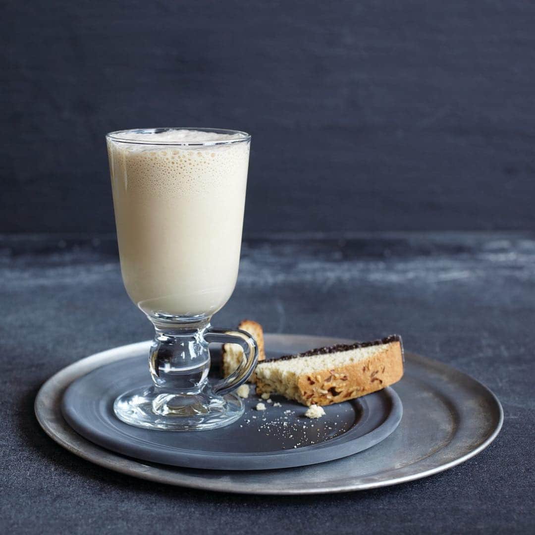 Vitamix Global Headquarters Real foodさんのインスタグラム写真 - (Vitamix Global Headquarters Real foodInstagram)「It's no secret Irish Coffee makes us feel luckier than usual.🍀 Make the perfect blend with our recipe using the link in bio.」3月17日 4時09分 - vitamix
