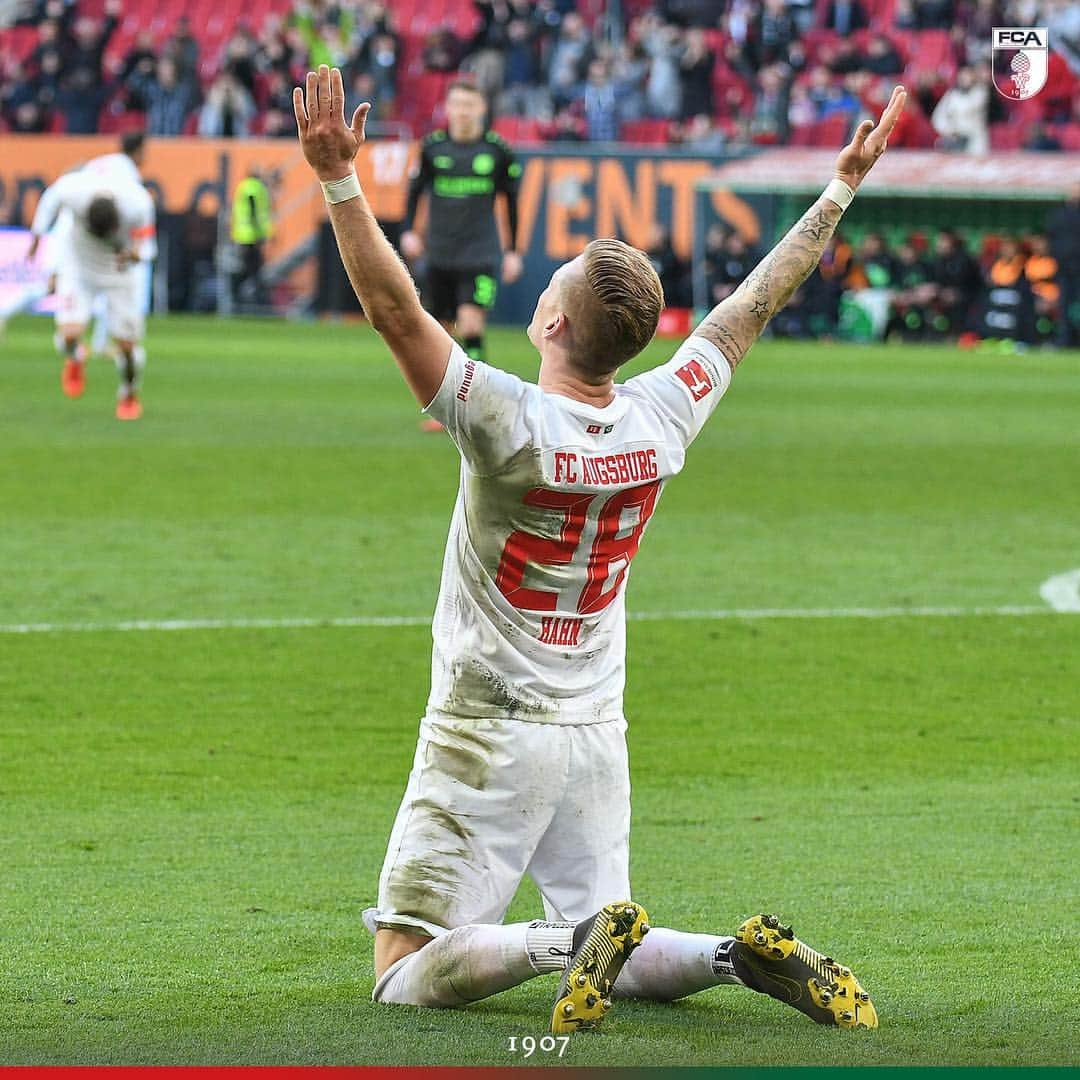 FCアウクスブルクさんのインスタグラム写真 - (FCアウクスブルクInstagram)「Erleichterung pur! DANKE Jungs - so kann‘s weitergehen! 💯🤩 #FCA #FCA1907 #fcaugsburg #FCAH96」3月17日 4時22分 - fcaugsburg1907