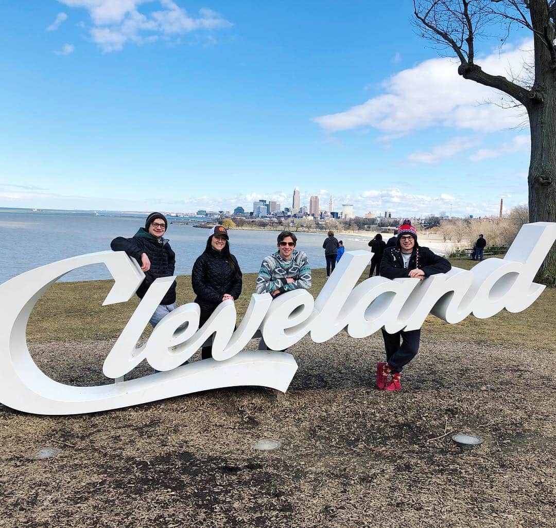ティモシー・ドレンスキーのインスタグラム：「Cool place. Cool people. 😎」