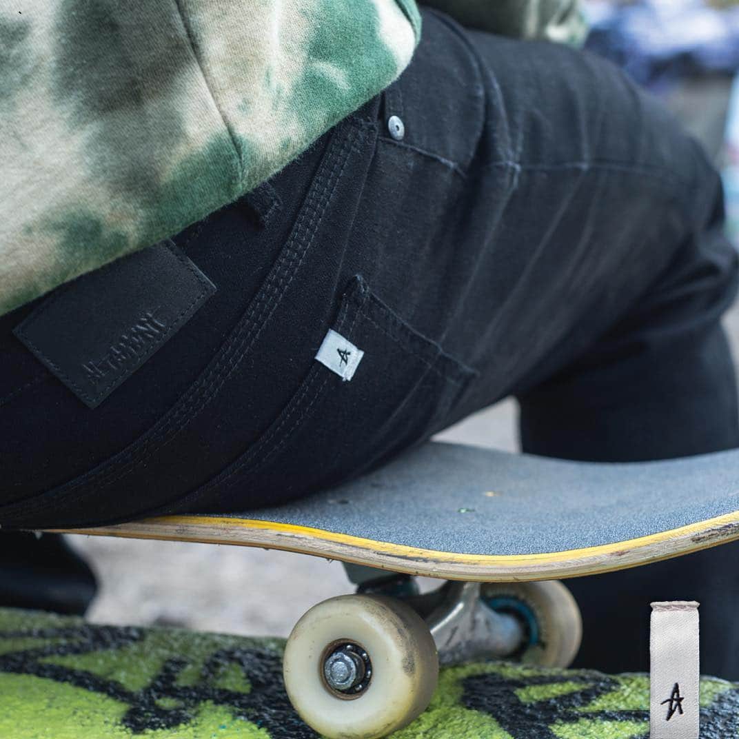 オルタモントのインスタグラム：「Triple stitched for ultimate durability 💪 // #DefineYourDecade #CFADC」