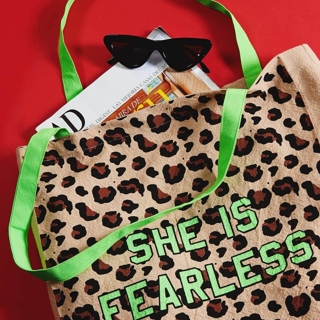 プリマークさんのインスタグラム写真 - (プリマークInstagram)「Shopping bag essentials with @missgloriadesign 💚 Bag £2/€3/$4 #PrimarkXMissGloria #accessories」3月17日 5時05分 - primark