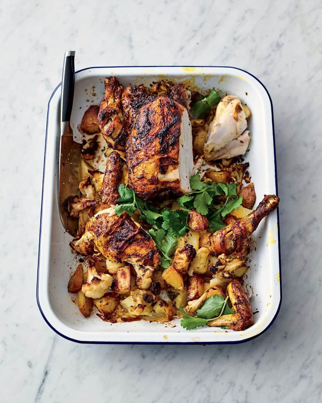 ジェイミー・オリヴァーさんのインスタグラム写真 - (ジェイミー・オリヴァーInstagram)「SCROLL ACROSS for #SundayLunch roast chicken inspiration....👉 - 1) Roast Tikka Chicken  2) Chicken in milk 3) Empire roast chicken  4) Chicken in a crust」3月17日 5時10分 - jamieoliver