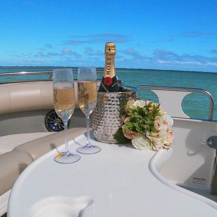 Luxury Cruise by Captain Bruceさんのインスタグラム写真 - (Luxury Cruise by Captain BruceInstagram)「新ボート登場★ キャプテンブルースの天国の海®チャータープランでご利用いただけます^^ 6名様まで乗船可能。アルコールドリンクはお好きなものをお持ち込みいただけます  ハワイの自然に囲まれた静かな海の上で、のんびり貸切クルーズ！ 🌈  #captainbruce #sandbar #kaneohe #hawaii #oahu #oahulife #ahuolaka #キャプテンブルース #天国の海 #アフオラカ #ハワイ大好き #絶景 #海でのんびり #素敵な休日」3月17日 5時13分 - cptbruce_hi