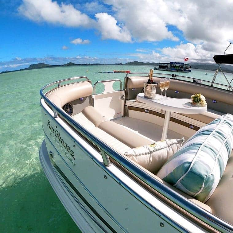 Luxury Cruise by Captain Bruceさんのインスタグラム写真 - (Luxury Cruise by Captain BruceInstagram)「新ボート登場★ キャプテンブルースの天国の海®チャータープランでご利用いただけます^^ 6名様まで乗船可能。アルコールドリンクはお好きなものをお持ち込みいただけます  ハワイの自然に囲まれた静かな海の上で、のんびり貸切クルーズ！ 🌈  #captainbruce #sandbar #kaneohe #hawaii #oahu #oahulife #ahuolaka #キャプテンブルース #天国の海 #アフオラカ #ハワイ大好き #絶景 #海でのんびり #素敵な休日」3月17日 5時13分 - cptbruce_hi