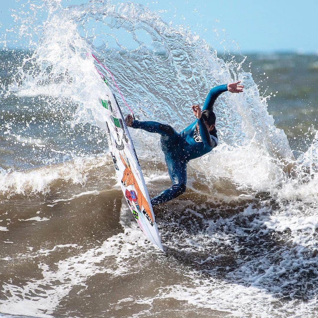 のインスタグラム：「#lostsurfboards blow tail with @kei_kobayashi🧨💥🦘 📸@evo_n8」