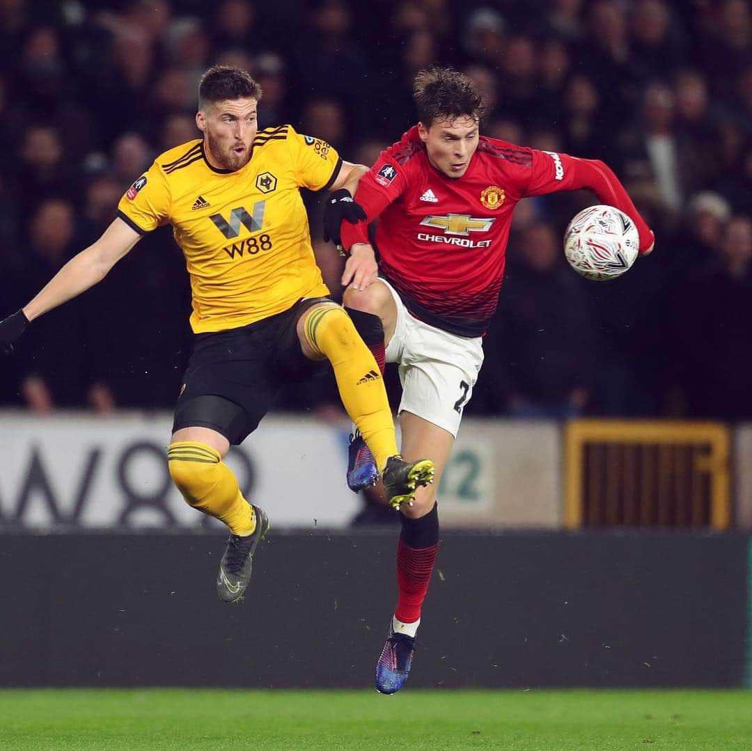 マンチェスター・ユナイテッドさんのインスタグラム写真 - (マンチェスター・ユナイテッドInstagram)「Half an hour in and it's still goalless at Molineux after a cagey opening. Everything to play for! #MUFC #EmiratesFACup」3月17日 5時28分 - manchesterunited