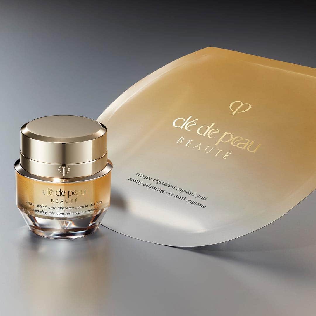 Clé de Peau Beauté Officialさんのインスタグラム写真 - (Clé de Peau Beauté OfficialInstagram)「Introducing a new eye care ritual by #CleDePeauBeaute. The #EnhancingEyeContourCreamSupreme and #VitalityEnhancingEyeMaskSupreme work together to deliver powerful #moisture for youthful resilience.」3月17日 5時28分 - cledepeaubeaute