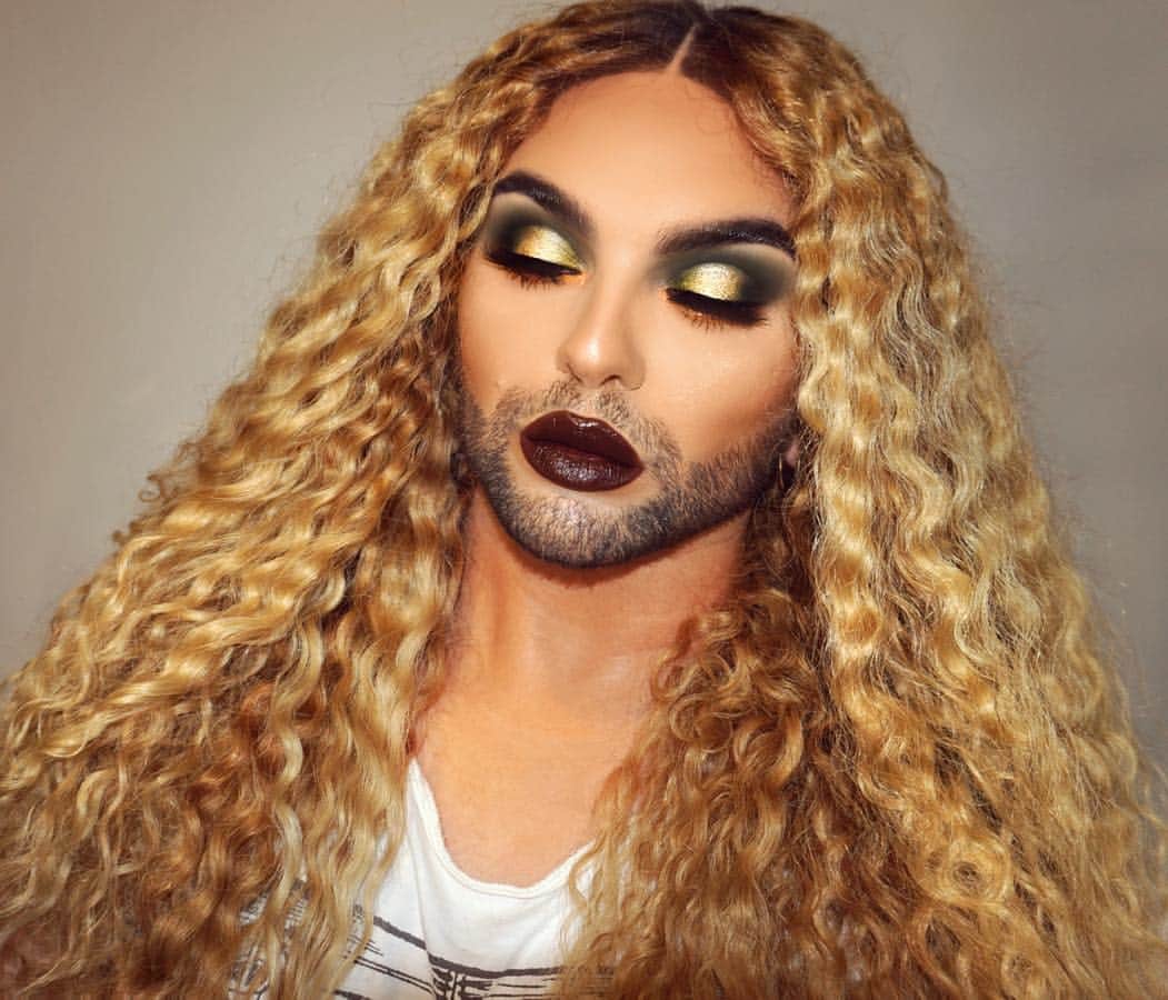 A riel D iazのインスタグラム：「Living my destiny's child survivor fantasy 😜  Eyes: @colouredraine safari raine palette & glamazon Lashes.  Lips: @colouredraine huntress lipstick & @patmcgrathreal ground control liner.  Face: @toofaced born this way Foundation & Concealer. @hudabeauty banana bread powder. @tatcha primer. @anastasiabeverlyhills dew me setting spray.  Wig styled with @mizani miracle nourishing oil ✨」