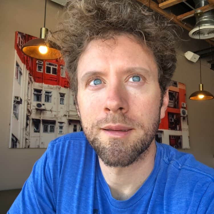 T・J・サインのインスタグラム：「Have an amazing day! ☀️ yes, YOU! 😊」