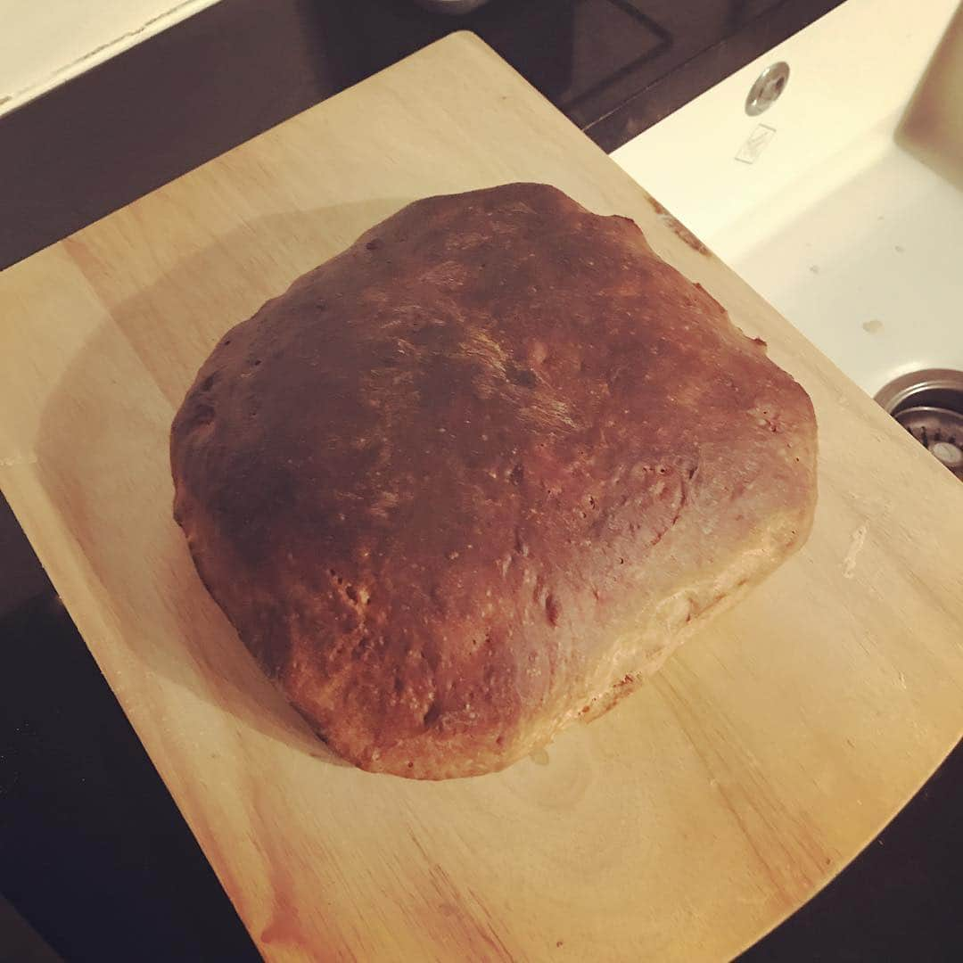 ピート・タウンゼントさんのインスタグラム写真 - (ピート・タウンゼントInstagram)「It’s a bit strange!!! Ha ha. My first born loaf. After my first post I tried a slice. Not bad. A little dense maybe? I don’t think it rose quite enough. My cousin John Townshend works at Kennington Bakery which is an artisan baker. He gave me Chris Young’s “Slow Dough Real Bread” a while back. Chris is the coordinator of The Real Bread Campaign. I am inspired by my cousin and the book to try to make decent proper bread.#kenningtonbakery」3月17日 5時46分 - yaggerdang