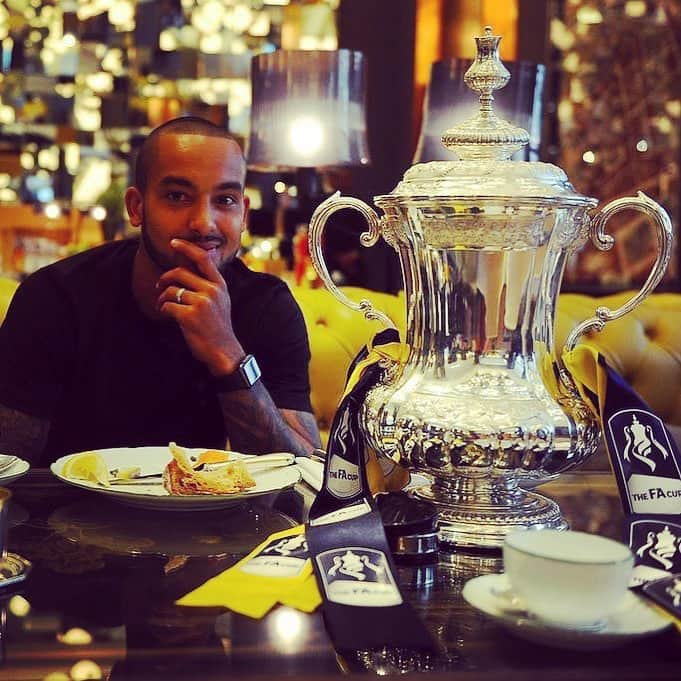 アーセナルFCさんのインスタグラム写真 - (アーセナルFCInstagram)「Always a smart idea to have a good cup with your breakfast 😉 #arsenal #afc #threeowalcott #arsenalfc #facup」3月17日 5時59分 - arsenal