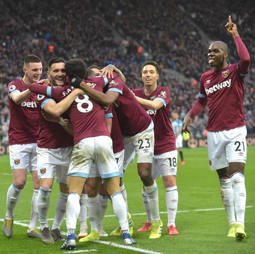 ルーカス・ペレスのインスタグラム：「Massive win with a great comeback! 💪🏼 Very happy for your double, bro! @ch14_ ⚽️⚽️⚒ #COYI」