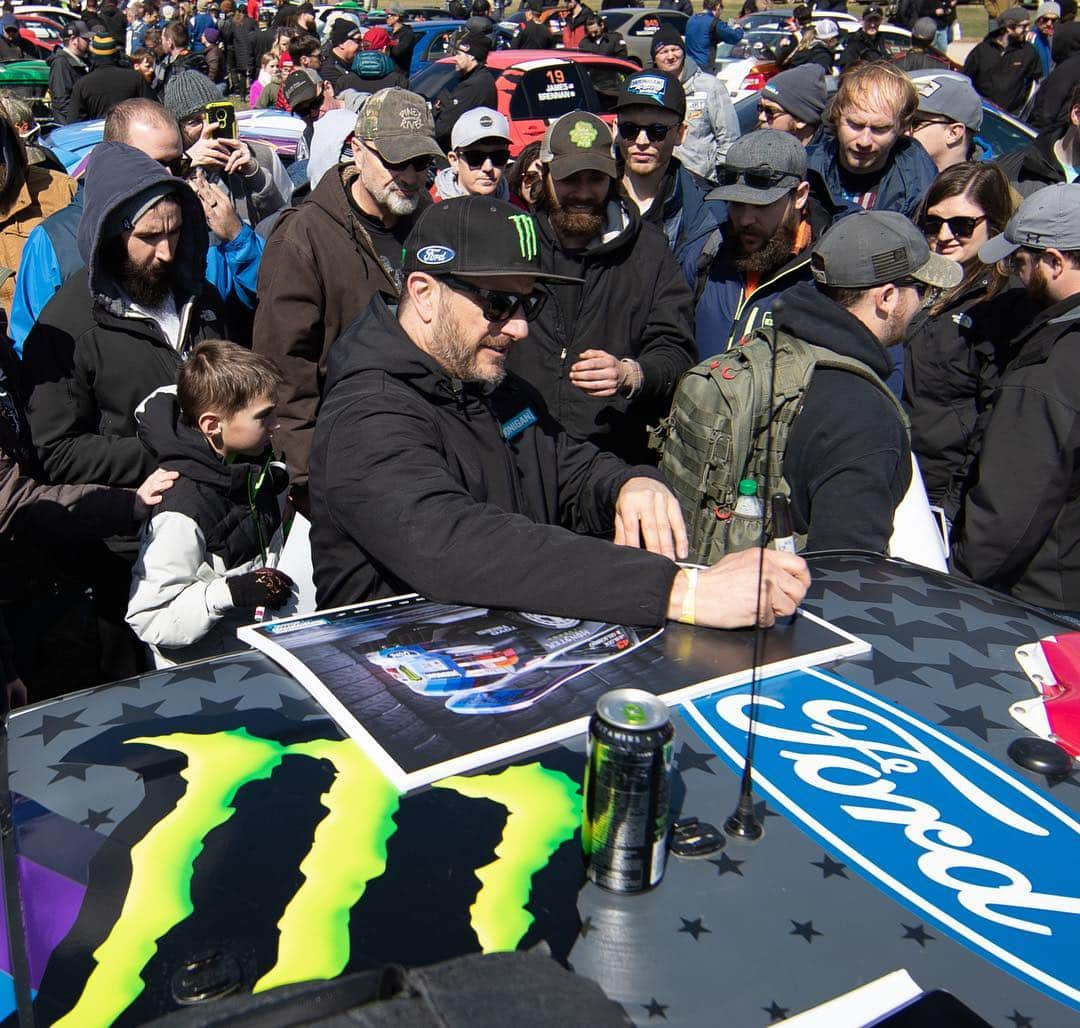 ケン・ブロックさんのインスタグラム写真 - (ケン・ブロックInstagram)「Big high five to everyone that came out to the Rally in the 100 Ace Wood to see my new car sling some gravel. You and I both wish you got to see some more action! As you can see the turn out at parc expose was huge. #CossieWorldTour #BlockEscortCossieV2」3月17日 5時54分 - kblock43