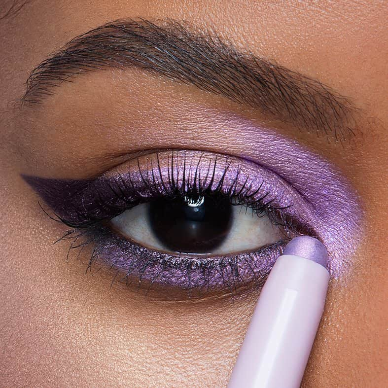 Maybelline New Yorkさんのインスタグラム写真 - (Maybelline New YorkInstagram)「Where are you rockin’ this look to? Pick one!⬇️ 💜date night . 🔮girl’s night out . 😈your ex’s wedding  Shown here: #pumaxmaybelline metallic eyeshadow duo stick in ‘discipline’. Our limited edition collection hits shelves @ultabeauty 🇺🇸 tomorrow!」3月17日 6時24分 - maybelline