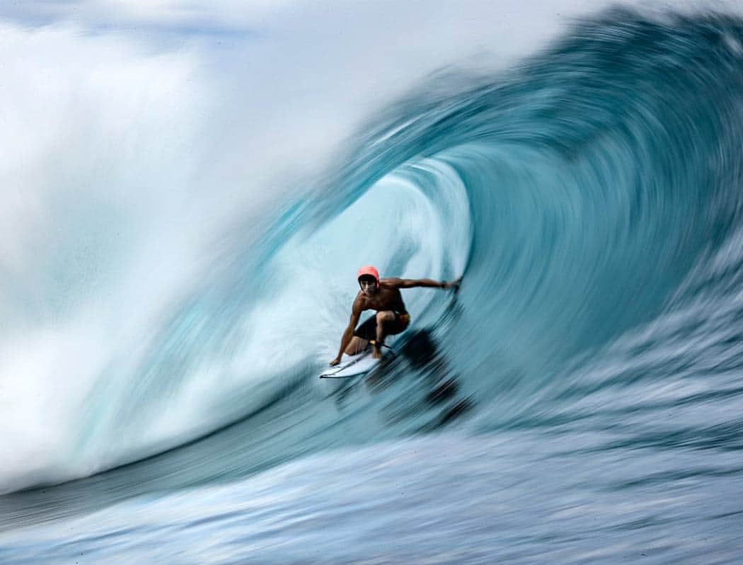 surflineさんのインスタグラム写真 - (surflineInstagram)「Opening swell at Teahupoo, featuring @kaulivaast. Tavarua and West Oz also decided to go off. Full #SwellStory on the site now |  @sanuk 📷: @benthouard」3月17日 12時02分 - surfline