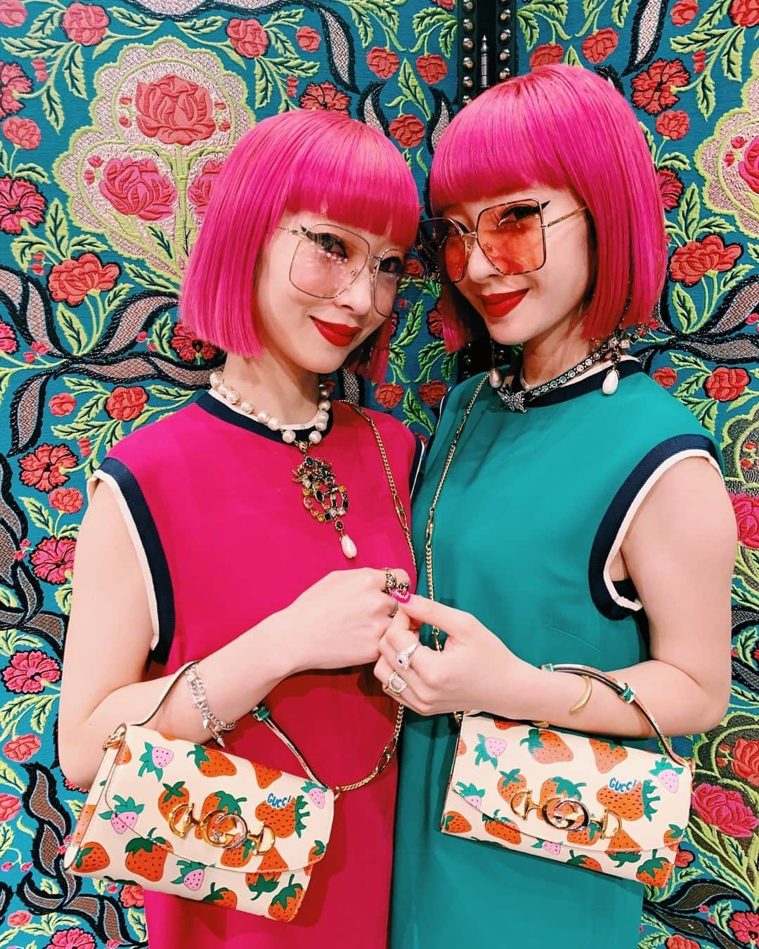 AMIさんのインスタグラム写真 - (AMIInstagram)「@gucci twins👩‍❤️‍💋‍👩👩‍❤️‍💋‍👩👩‍❤️‍💋‍👩 gucci zumibag launch party in KYOTO💐 gucci のローンチパーティで京都へ。 イチゴ柄とっても可愛い😍 お店へ行ったあとは METROでDJでした🌹 とっても楽しかったーーー♥️ #guccizumi #再投稿失礼します🙇‍♂️」3月17日 12時10分 - amixxamiaya