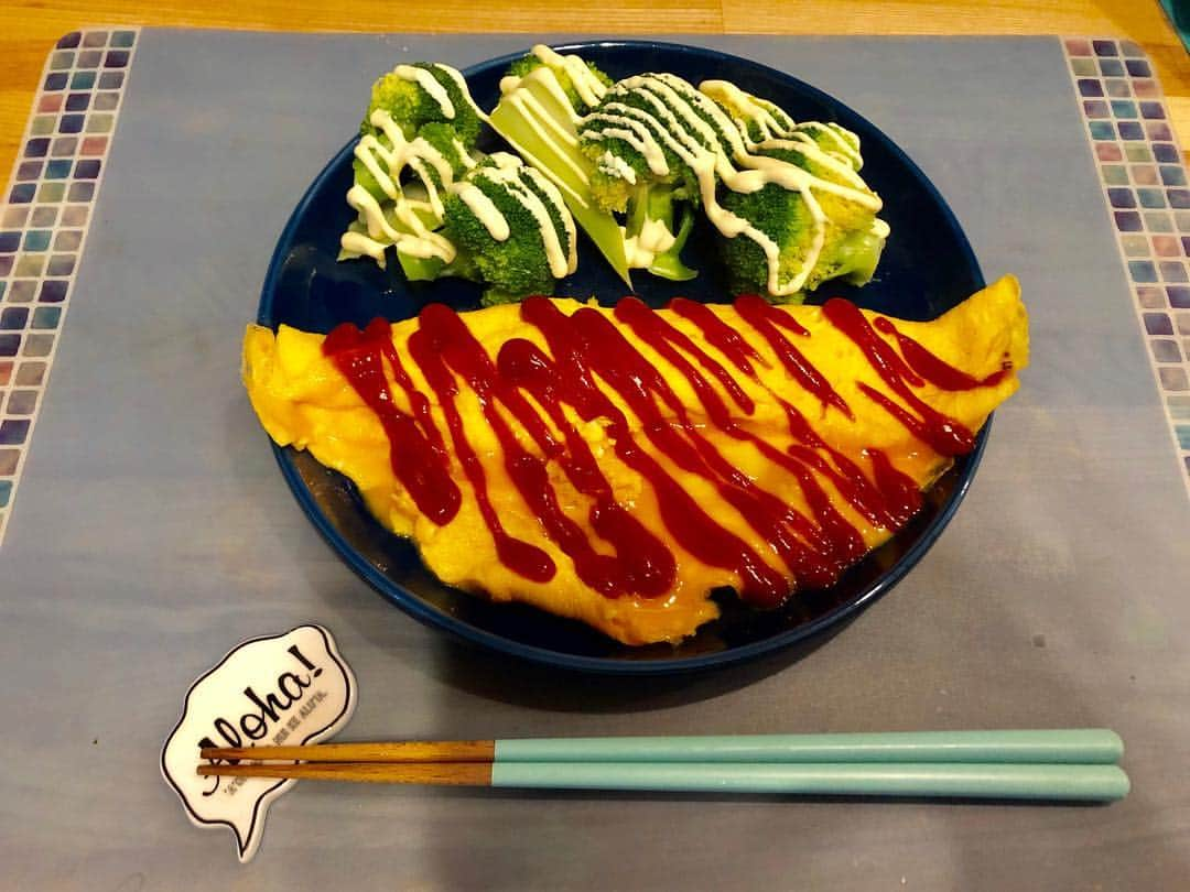 宮川杏奈さんのインスタグラム写真 - (宮川杏奈Instagram)「#パーソナルトレーナーの食事 #低糖質トレーナー . ホワイトデーでお客様から頂いた 鎌田の養生卵🥚💕 めっちゃめちゃ濃くて美味しくて 頬っぺた落ちるかと思いました😂❤️ . あまりに卵が美味しすぎて 卵かけご飯食べたくなりました。笑 . 今朝起きたら謎の浮腫み大発生だったので 今日はしっかり水分を取って カリウムの多い食材を食べよう💪🏽🔥 . #上越YG #パーソナルトレーナー #筋肉女子 #トレーニング女子 #ケトジェニックライフ #ケトジェニックダイエット #ボディメイク #フィットネス #ダイエット #トレーニング #ワークアウト #低糖質高タンパク #低糖質ダイエット #ローカーボ #ロカボ食品 #ロカボ #低糖質ごはん #糖質オフ #パーソナルトレーナーの生活 #トレーニングジム #パーソナルトレーニング #プライベートジム #パーソナルトレーニングジム #ビーチバレー選手 #バレーボール選手」3月17日 12時04分 - an1221na