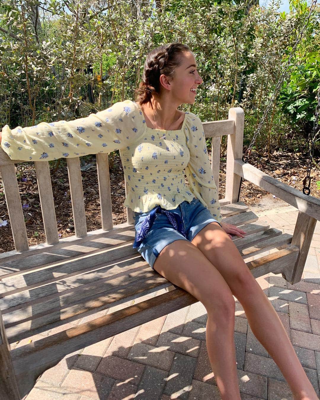 Brooklyn and Baileyさんのインスタグラム写真 - (Brooklyn and BaileyInstagram)「Swinging through spring break like 😍 ps. Swipe to the end to see the best pic of them all」3月17日 6時44分 - brooklynandbailey