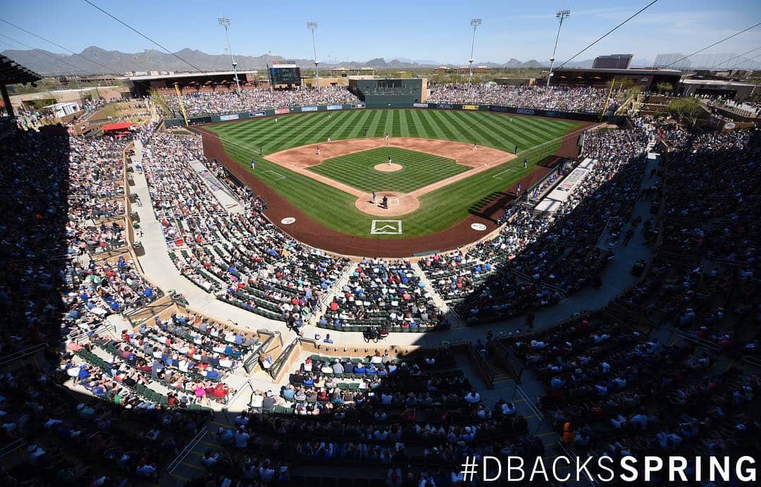 アリゾナ・ダイヤモンドバックスさんのインスタグラム写真 - (アリゾナ・ダイヤモンドバックスInstagram)「A sold-out crowd of 14,035 sets a @saltriverfields RECORD. Thank you fans! #DbacksSpring」3月17日 6時39分 - dbacks
