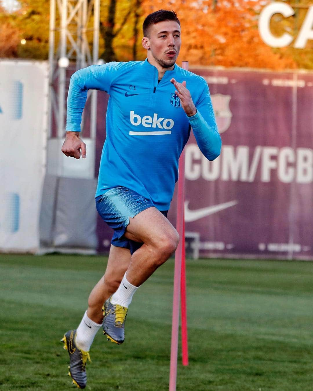 FCバルセロナさんのインスタグラム写真 - (FCバルセロナInstagram)「👀 How much love for our summer signing @clement_lenglet? 🇫🇷」3月17日 6時41分 - fcbarcelona