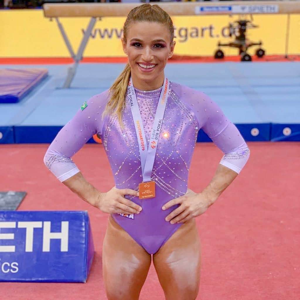 ジャジ・バルボサのインスタグラム：「Stuttgart is always good to be here... Brasil 🥇 #stuttgart2019 obrigada a todos #timebrasil🇧🇷 @cbginastica @ozoneleos  #goodmemories」