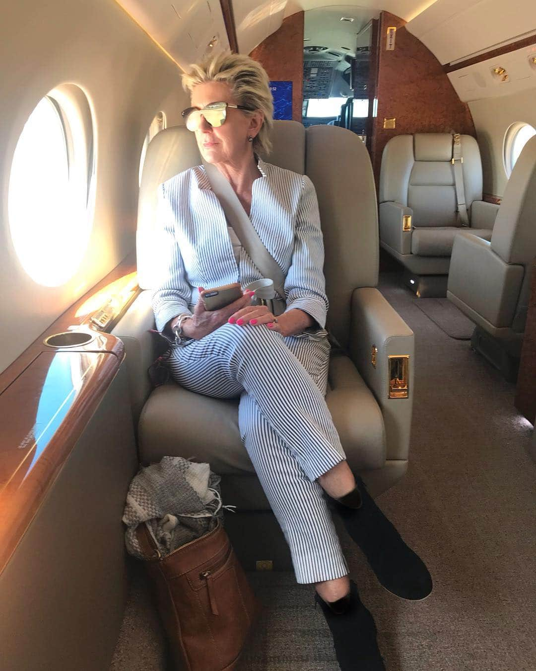 Peta Murgatroydさんのインスタグラム写真 - (Peta MurgatroydInstagram)「Flyin high with Mumma👌🏻#vegasbound」3月17日 6時59分 - petamurgatroyd